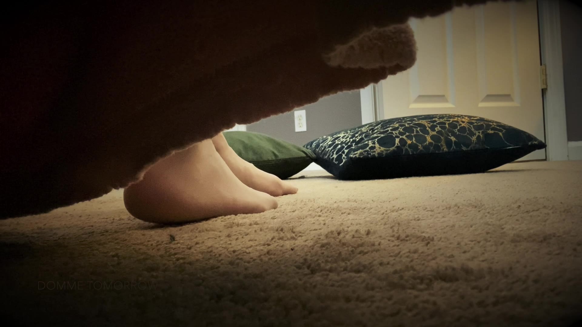 DommeTomorrow - Cuck Under The Bed