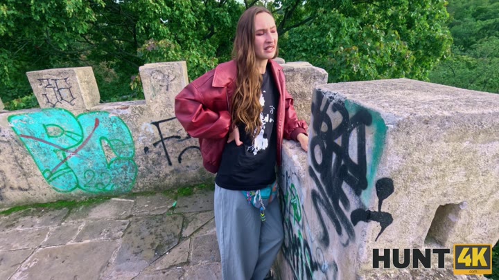 Hunt4k - Clithanger - Mari Moon, Stanley Johnson